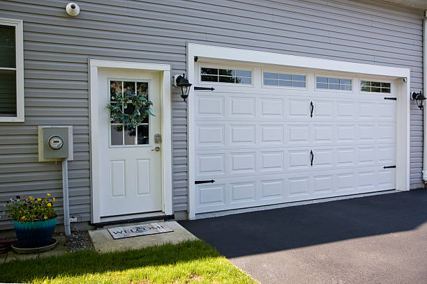 24/7 Emergency Garage Door Panel Replacement experts in Wolcott, IN